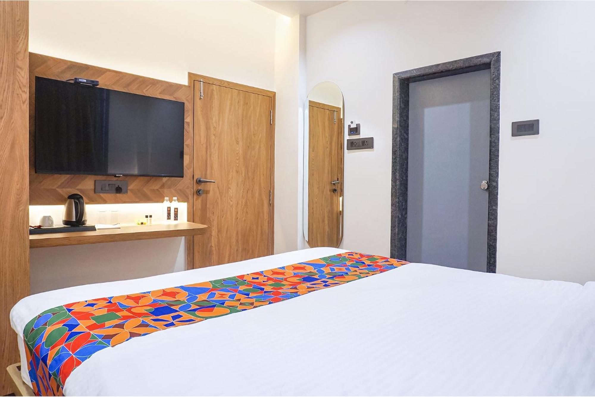 Fabhotel Prime Shourya Residency - Nr Maharshi Karve Museum Pune Esterno foto