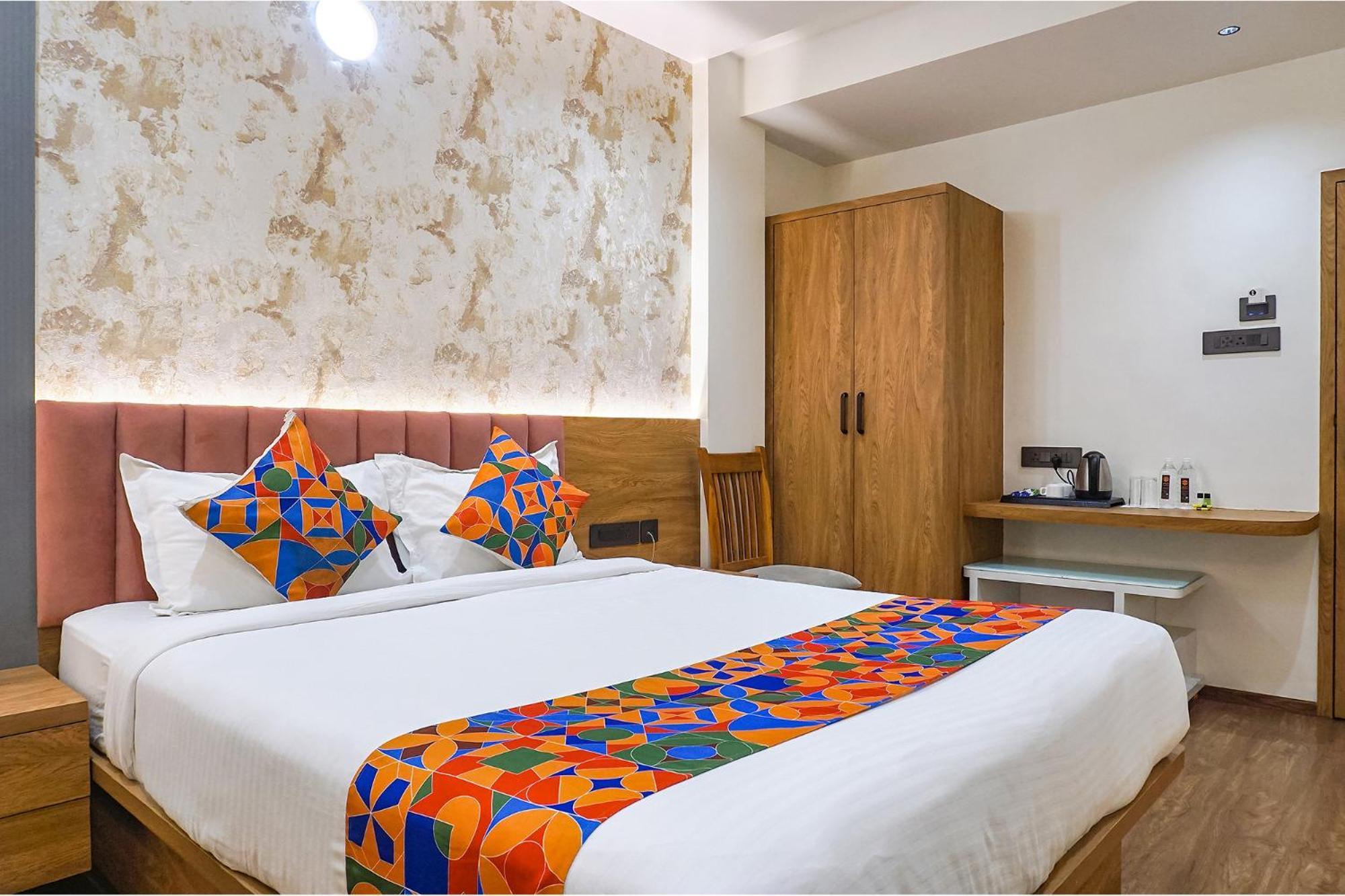 Fabhotel Prime Shourya Residency - Nr Maharshi Karve Museum Pune Esterno foto
